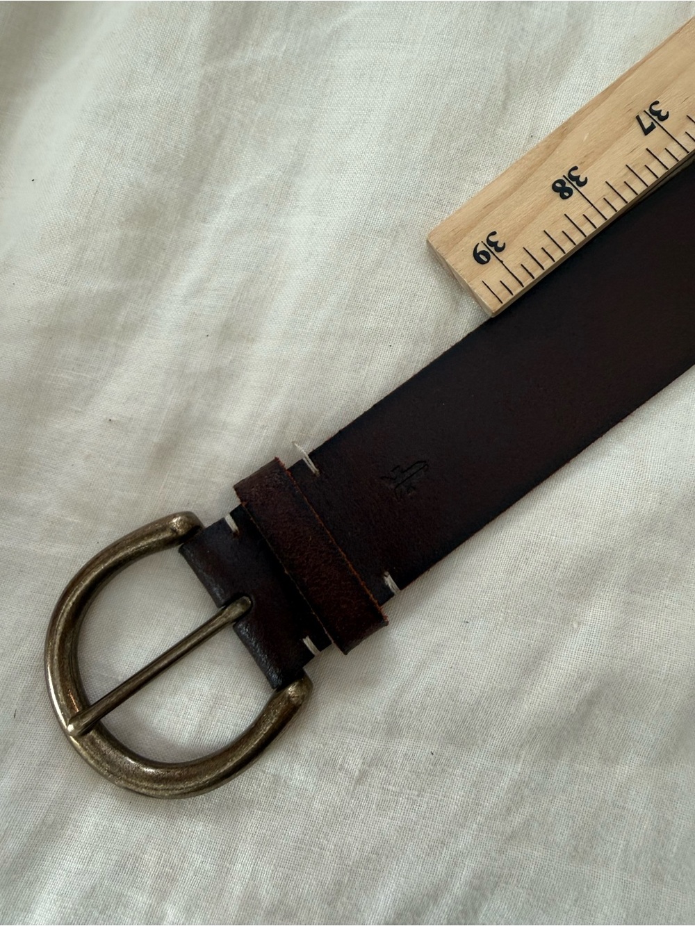Frye Classic Brown Leather Belt with Antique Brass Buckle NWOT 1430 - Picture 5 of 5